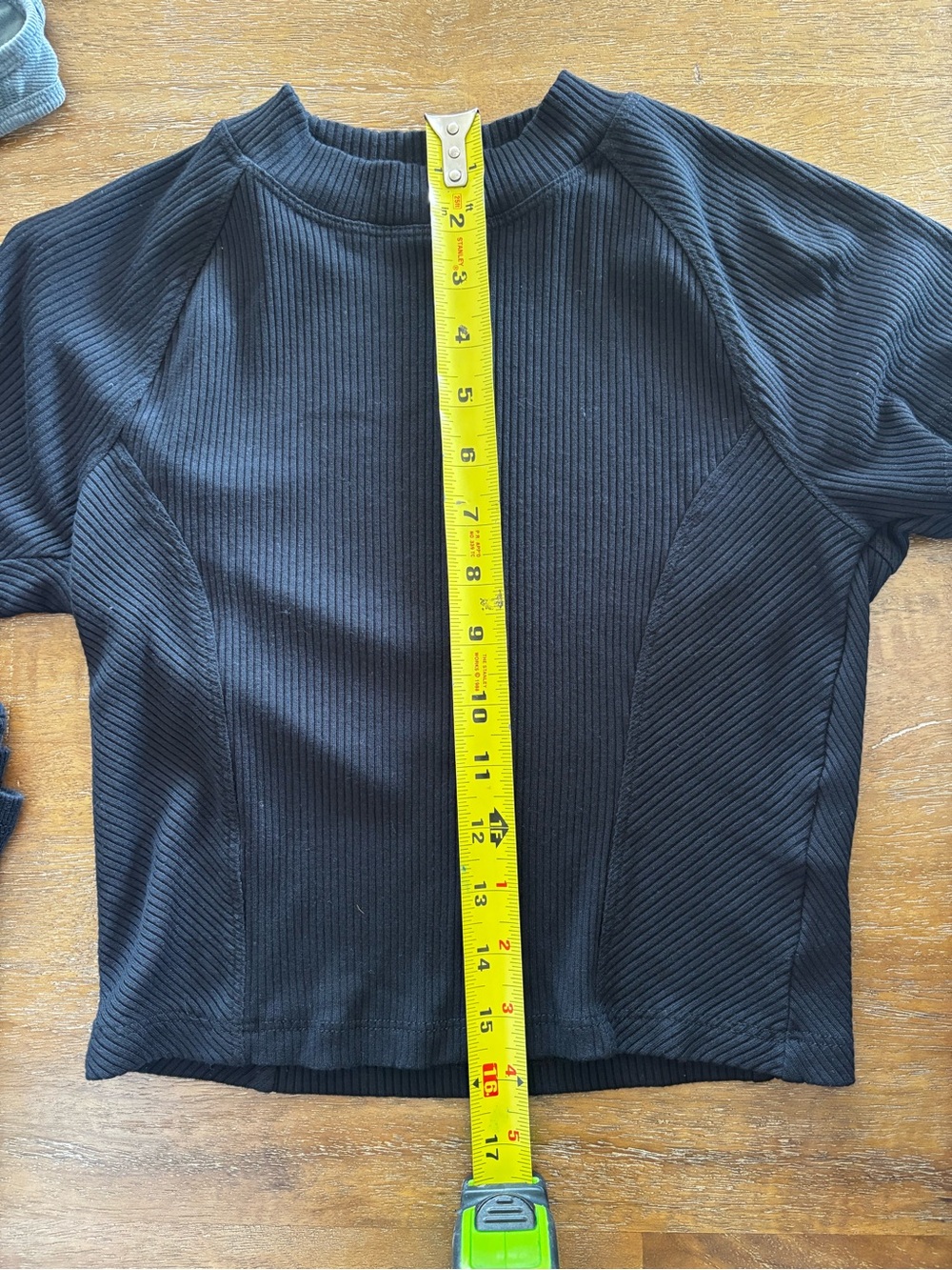Beyond Yoga Ribbed Crop Black Tee Womens M TTS Great Condition - Picture 6 of 8